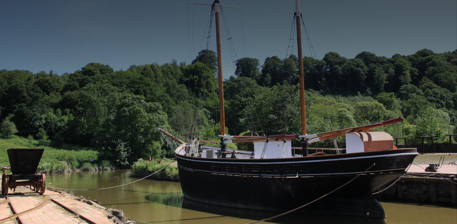 Plymouth Boat Trips Cotehele - Slide One